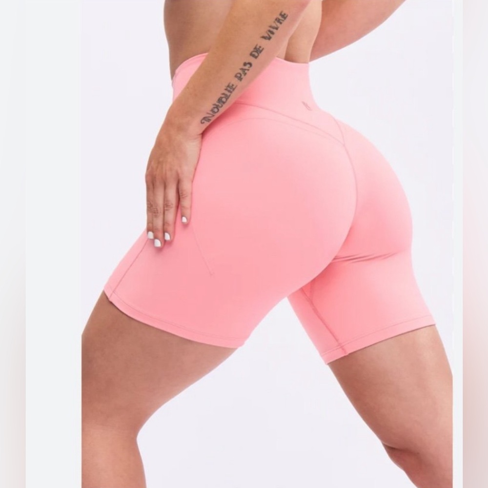 Buffbunny Silhouette Short 6" Guava Snack collection